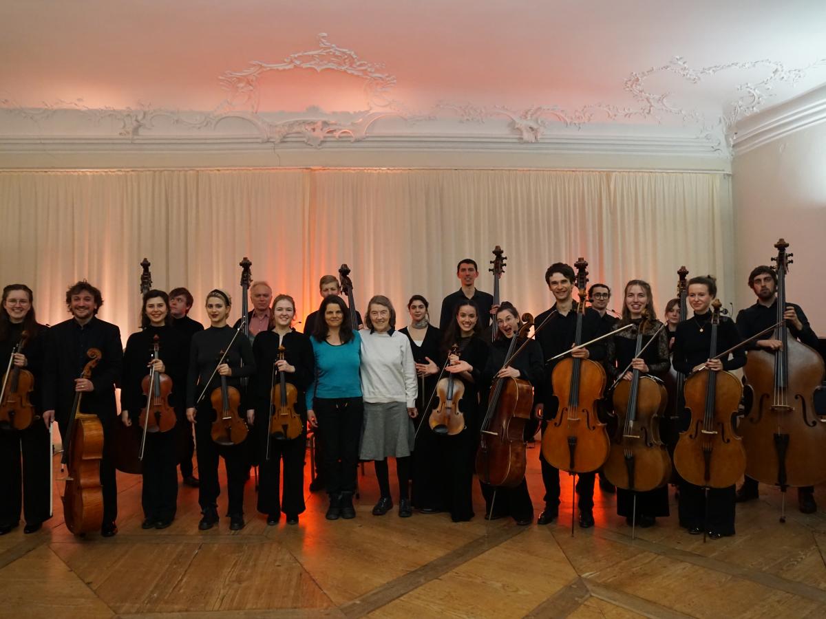 „Spielend gesund“ für tiefe Streicher*innen
