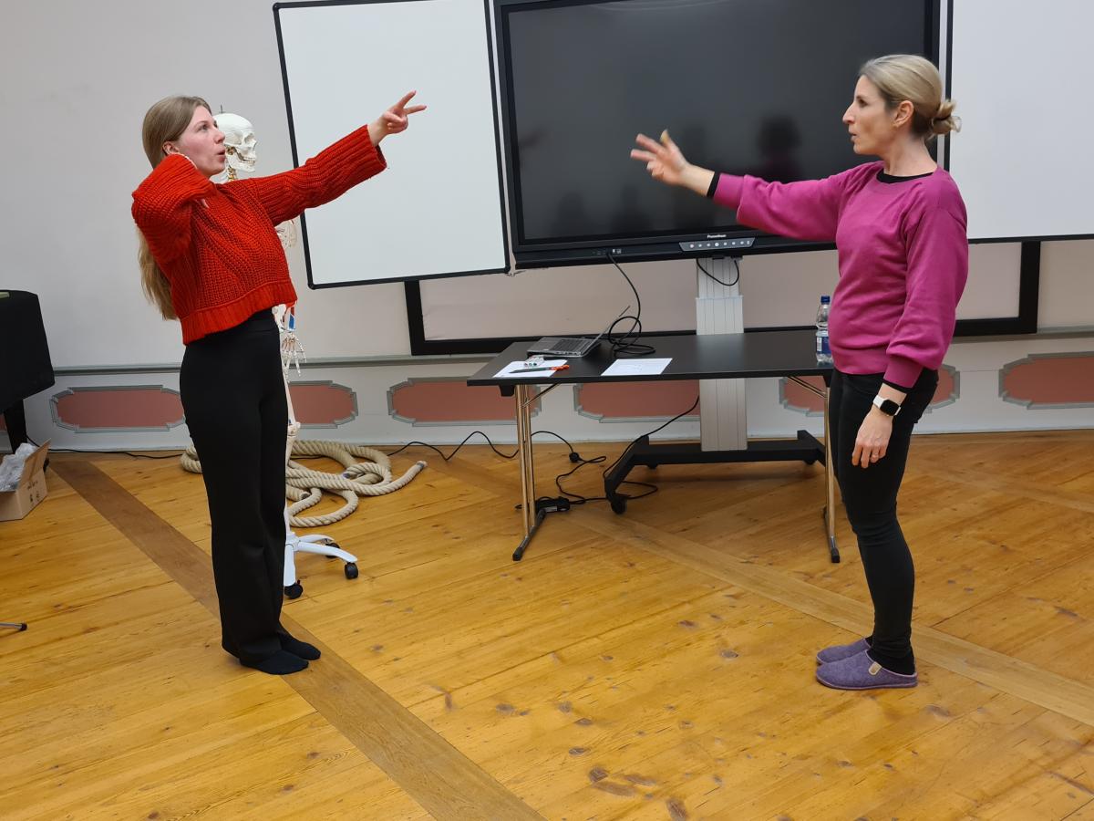 "Healthy Playing" for singers