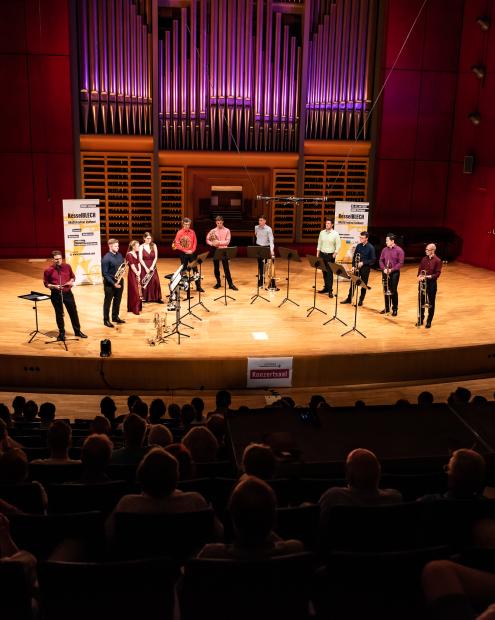 Das Ensemble bei einem Auftritt beim "Hock am Turm".
