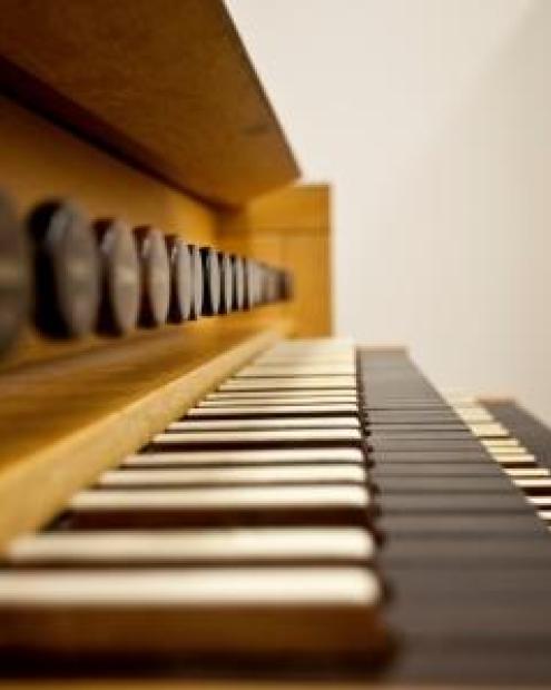 Nahaufnahme Tastatur Orgel