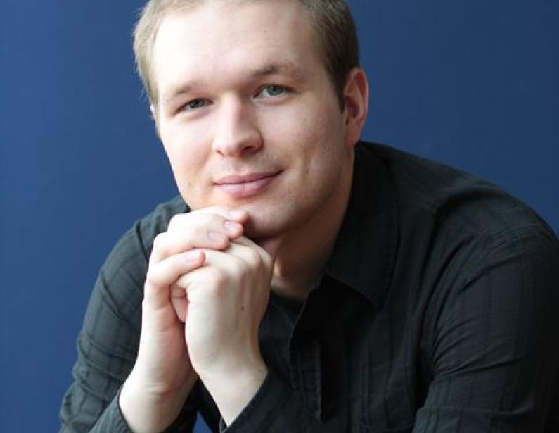 Auf dem Foto ist Helge Aurich zu sehen.