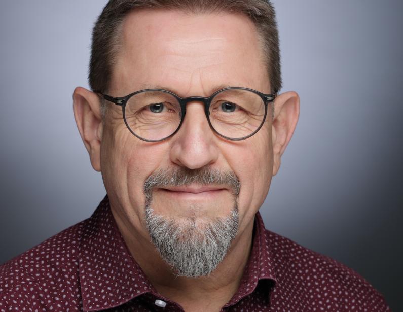 Portrait von Prof. Dr. Hans-Ulrich Gehring