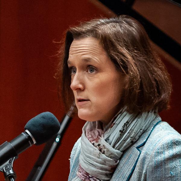 Beisitzerin Dr. Cornelia Weidner am Rednerpult  