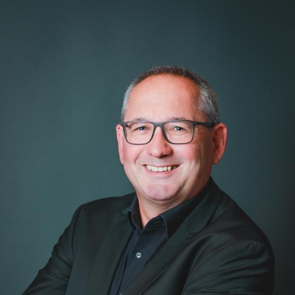 Auf dem Foto ist Eberhard Leuser zu sehen.