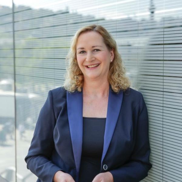 Auf dem Foto ist Sabine Layer zu sehen.