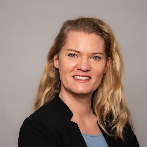 Diploma, M.A. Simone Enge