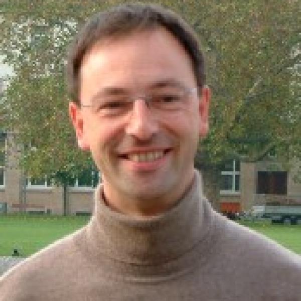 Auf dem Foto ist Bernd Asmus zu sehen.