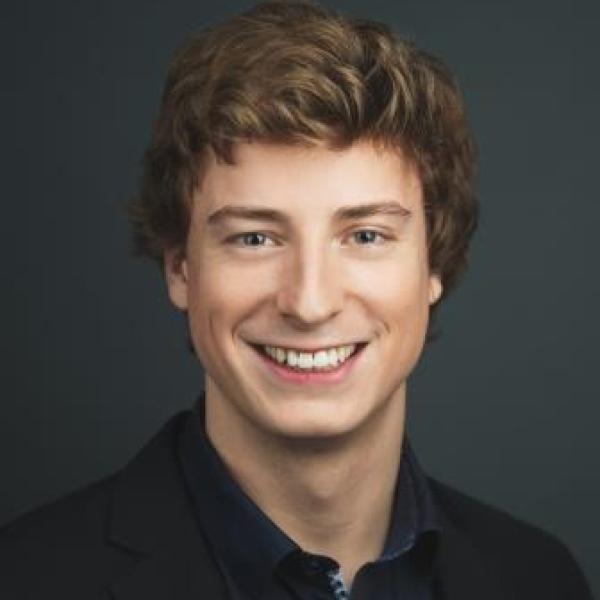 Auf dem Foto ist Frithjof Vollmer zu sehen.