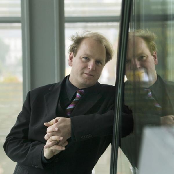 Auf dem Foto ist Jörg-Hannes Hahn zu sehen.