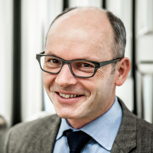 Auf dem Foto ist Jürgen Essl zu sehen.