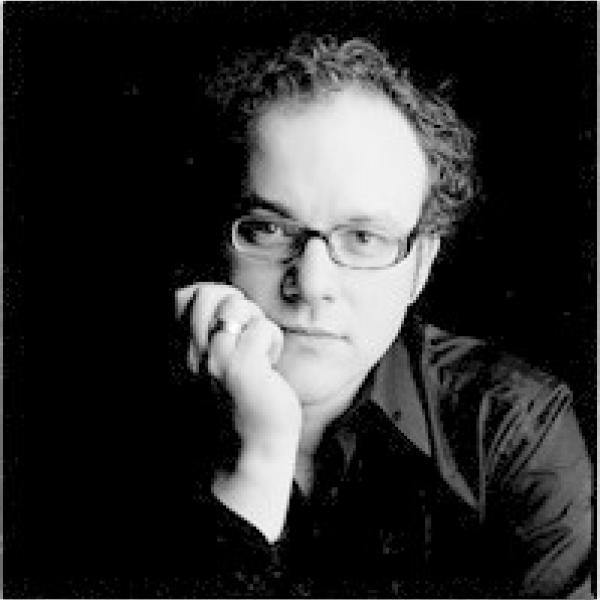 Auf dem Foto ist Nicolas Hodges zu sehen.