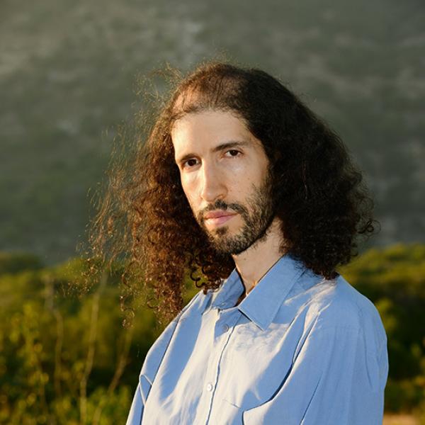 Auf dem Foto ist Noam Sivan zu sehen.