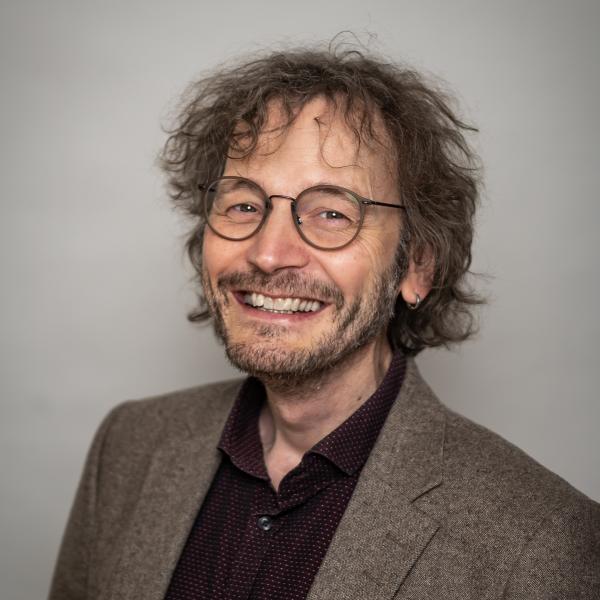 Portrait Schauspiel-Dozent Frederik Zeugke