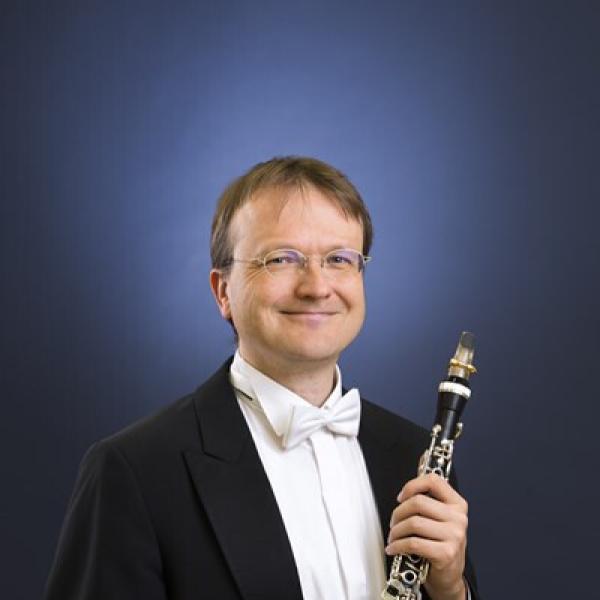 Portrait von Frank Bunselmeyer mit Klarinette
