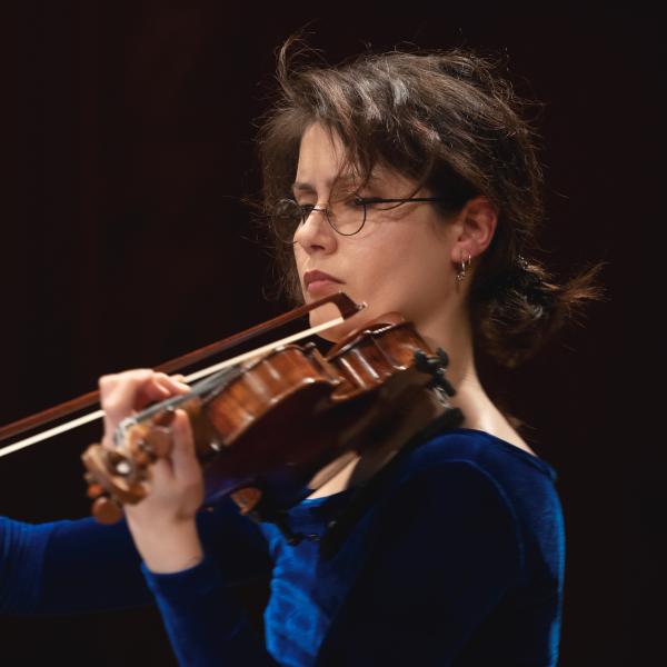 Sara Cubarsi mit Violine