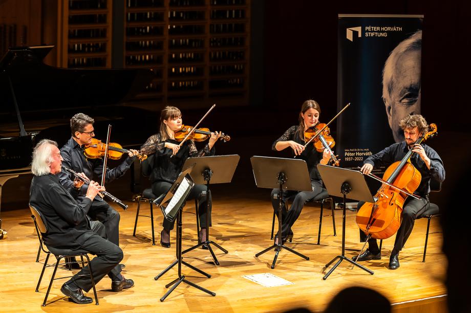 Lajos Lences, Oboe –  Gustavo Surgik, Violine I –  Lilian Heere, Violine II –  Madeleine Przybyl, Viola  – Hugo Rannou, Violoncello