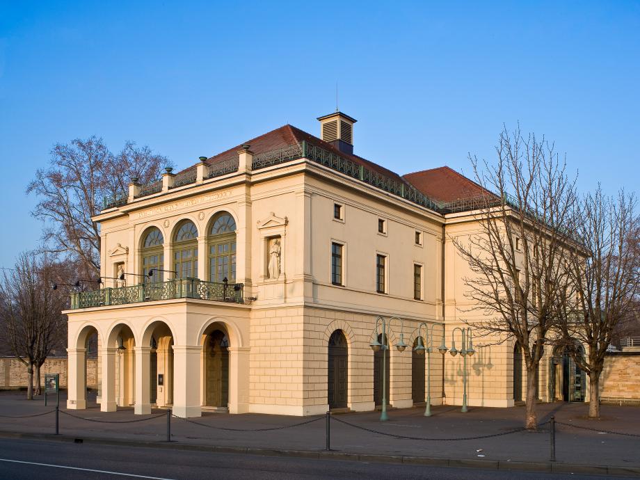 Außensicht des Wilhelma Theaters