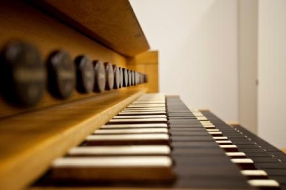 Nahaufnahme Tastatur Orgel