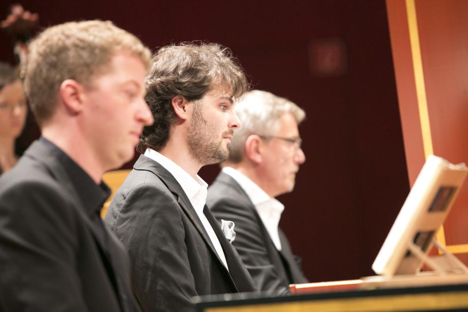 Studierende und Lehrende an Cembali