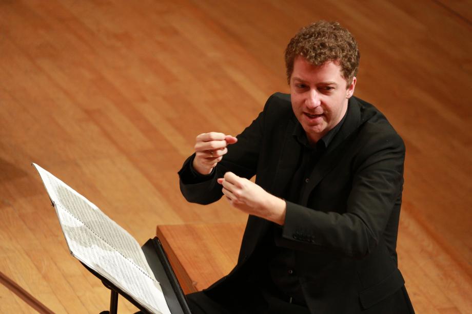 Jörg Halubek als impulsgebender Maestro al Cembalo.