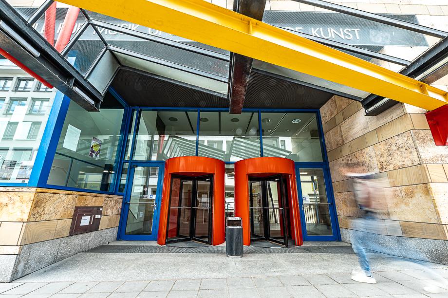 Eingang, Urbanstraße 25