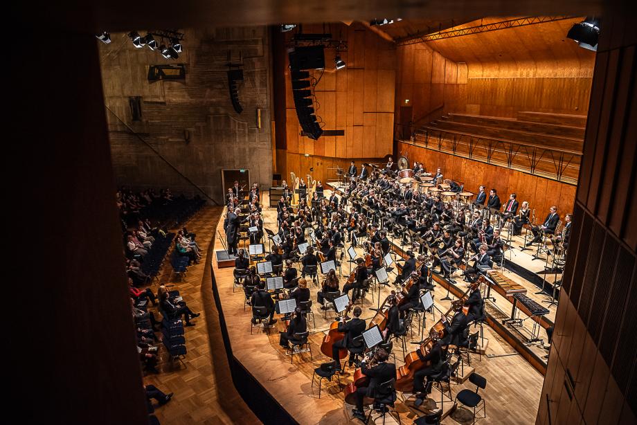 Hochschulsinfonieorchester im Beethovensaal der Liederhalle.