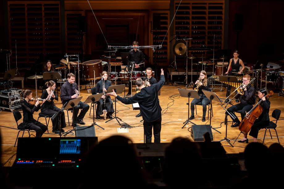 echtzeitEnsemble konzertiert unter der Leitung von Christof M Löser beim werk_statt_festival.
