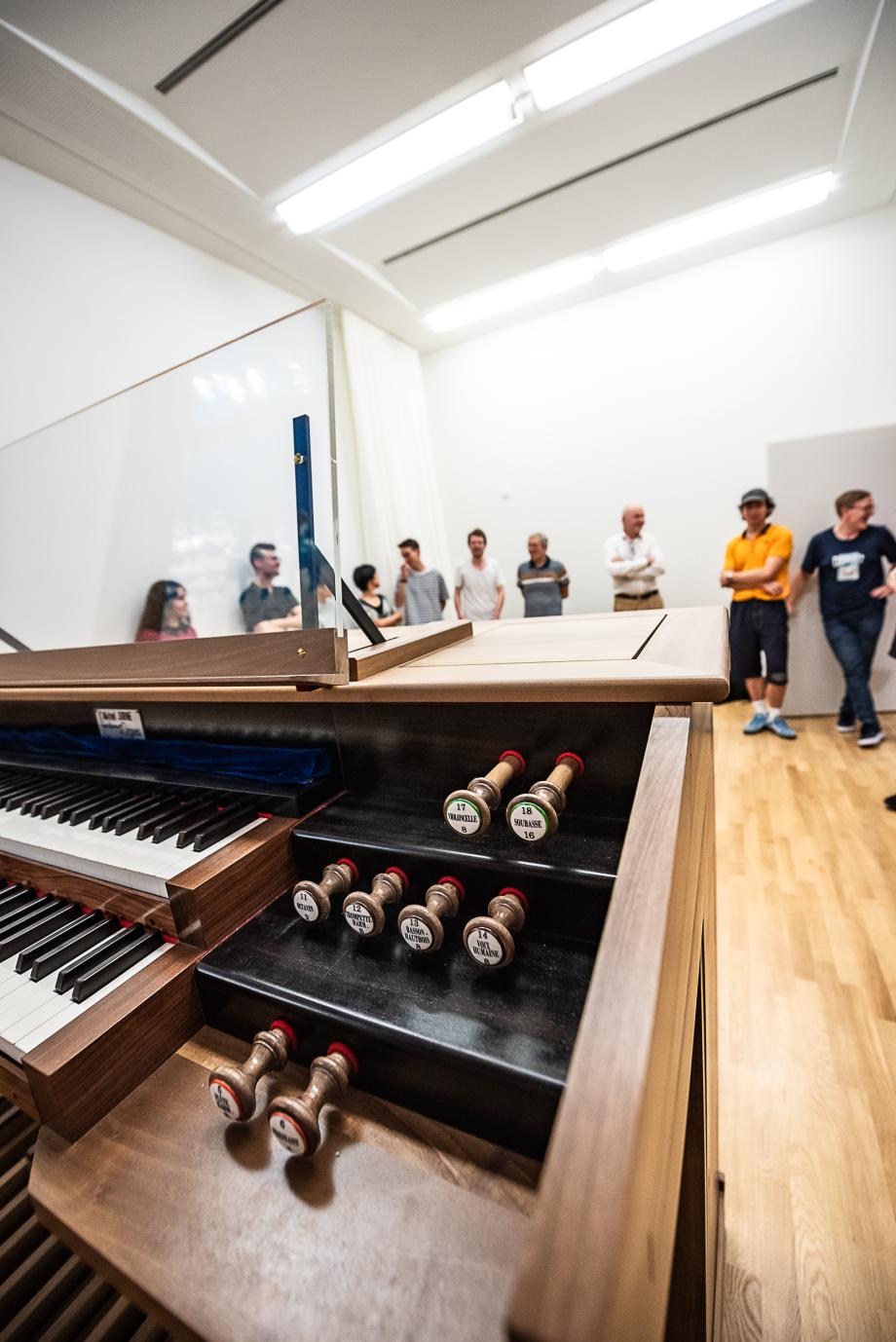 Klaviatur der Orgel bei ihrer Einweihung.