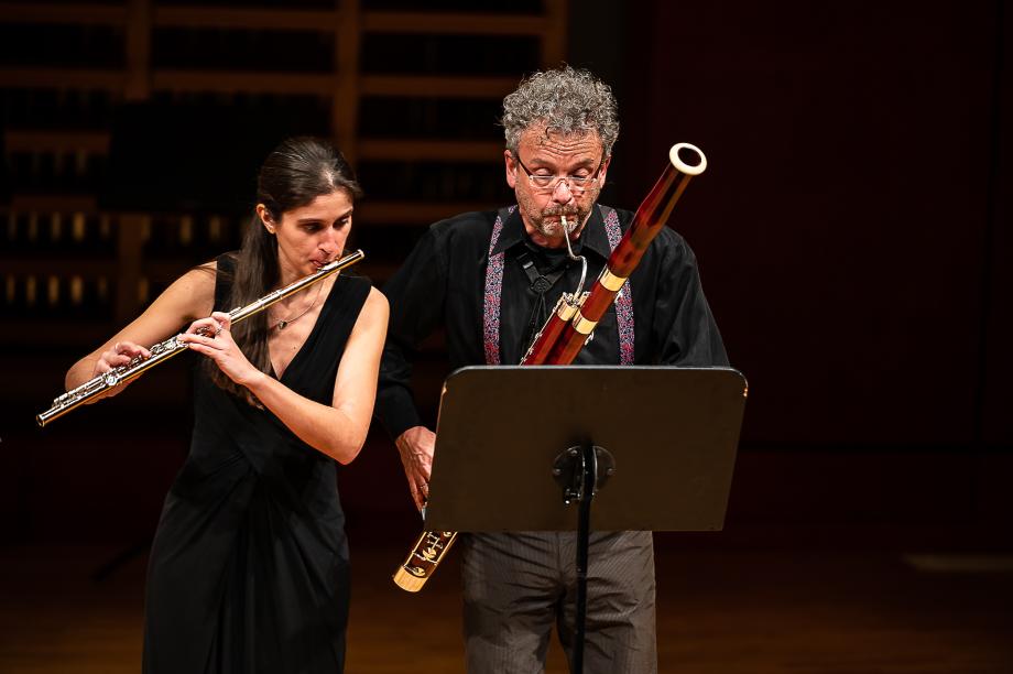 Fagottprofessor Marc Enegelhardt musiziert im Duo mit einer Querflötistin.