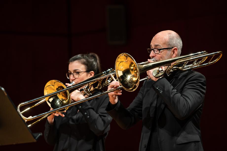 Posaunenduo mit Prof. Henning Wiegräbe und einer Studentin aus seiner Klasse.