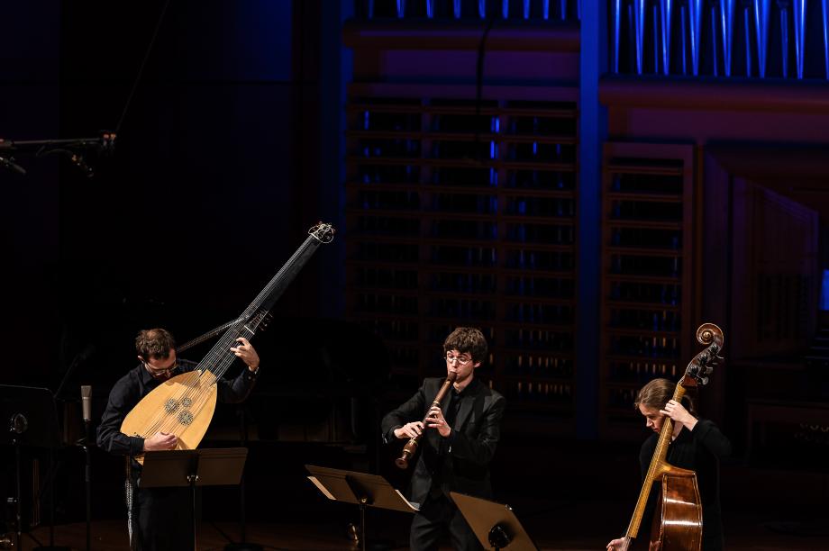 Alte Musik Trio mit Studierenden der HMDK in der Besetzung Laute, Blöckflöte und Kontrabass.