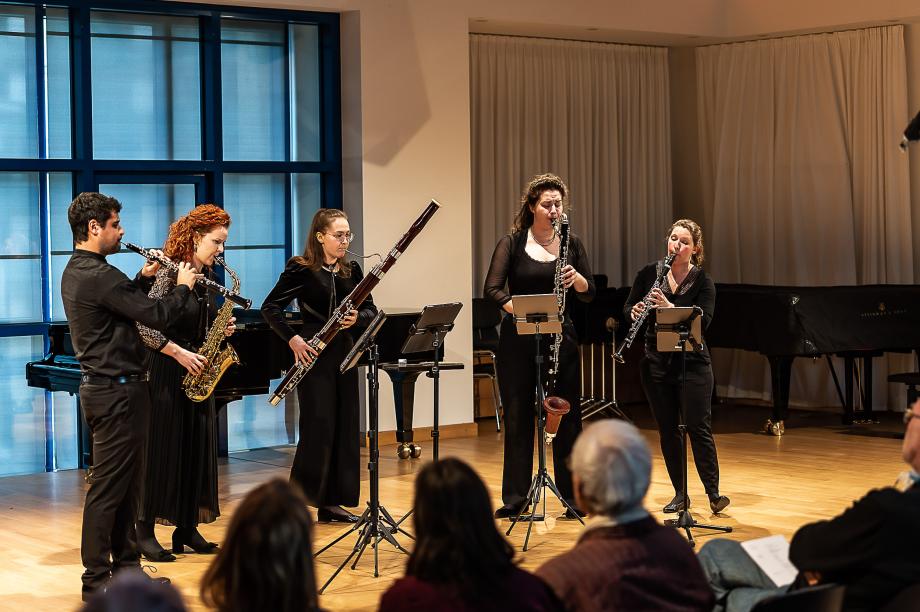 Musizierendes Sonus-Bläserquintett bei den "open space"-Konzerten des Streicherfestivals.