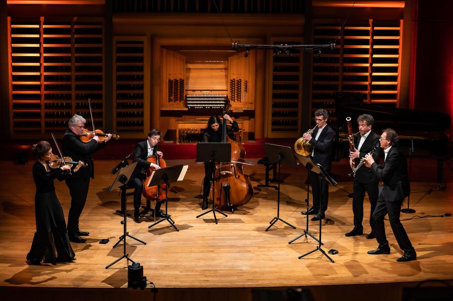 Septettformation mit Lehrenden der HMDK: Anke Dill, Stefan Fehlandt, Tristan Cornut, Nina Valcheva, Christian Lampert, Marc Engelhardt, Norbert Kaiser.