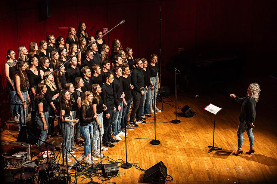 Der Popchor unter der Leitung von Salome Tendies.