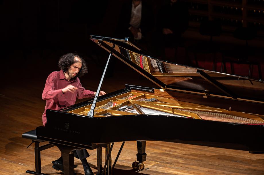 Portraitaufnahme von Prof. Dr. Noam Sivan