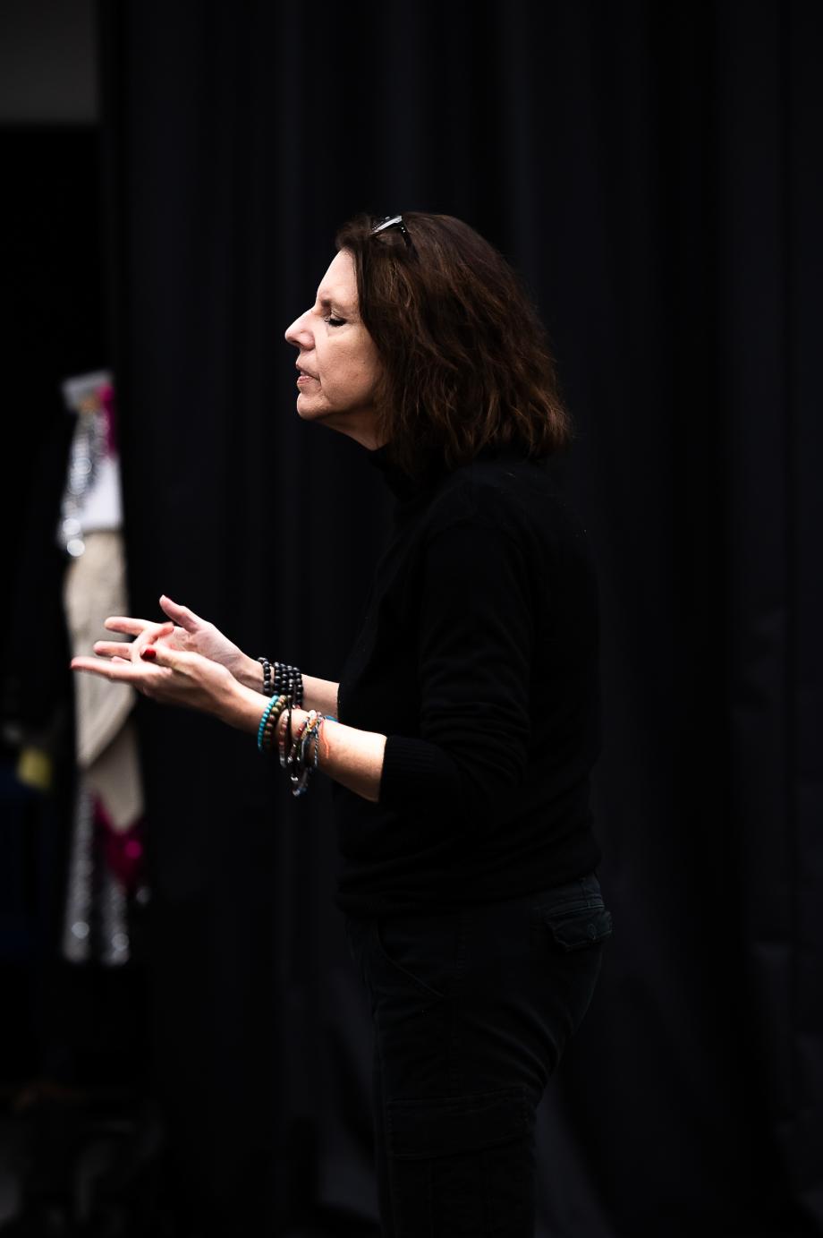 Portraitaufnahme von Prof.in Franziska Severin.