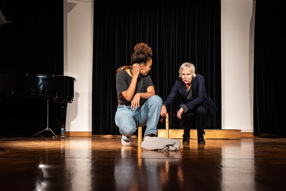 Szenischer Unterricht mit Prof.in Annegret Müller.