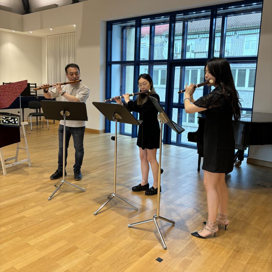 Traversflöten-Spielerinnen