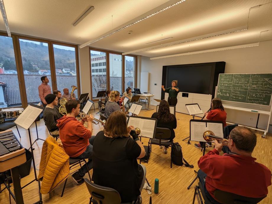Studierende der Blasorchesterleitung.
