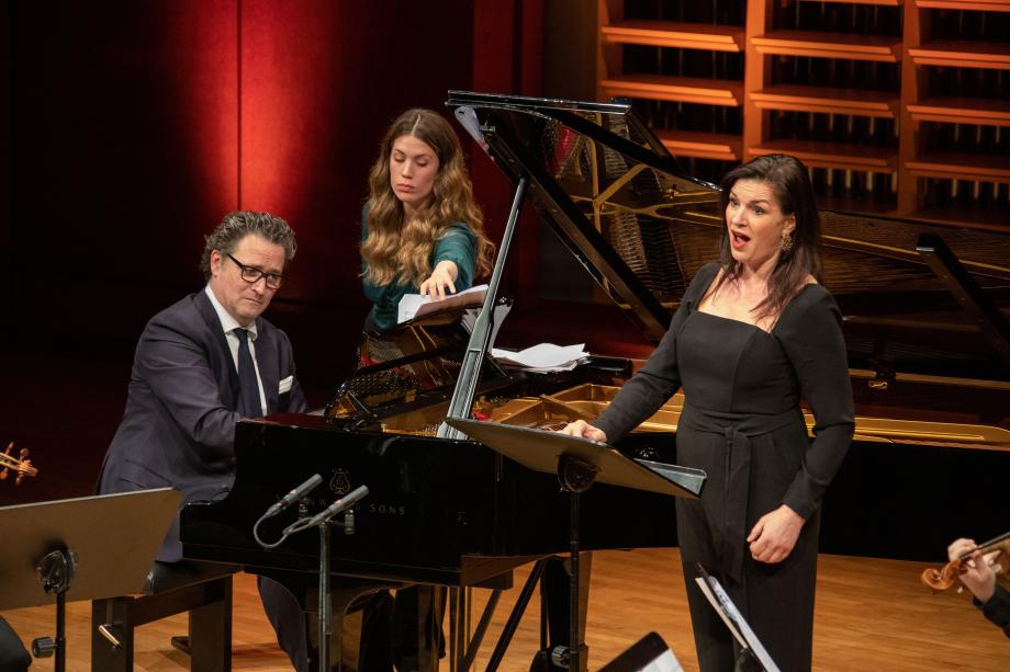 Prof. Goetz Payer am Flügel und Sängerin Prof.in Marion Eckstein.