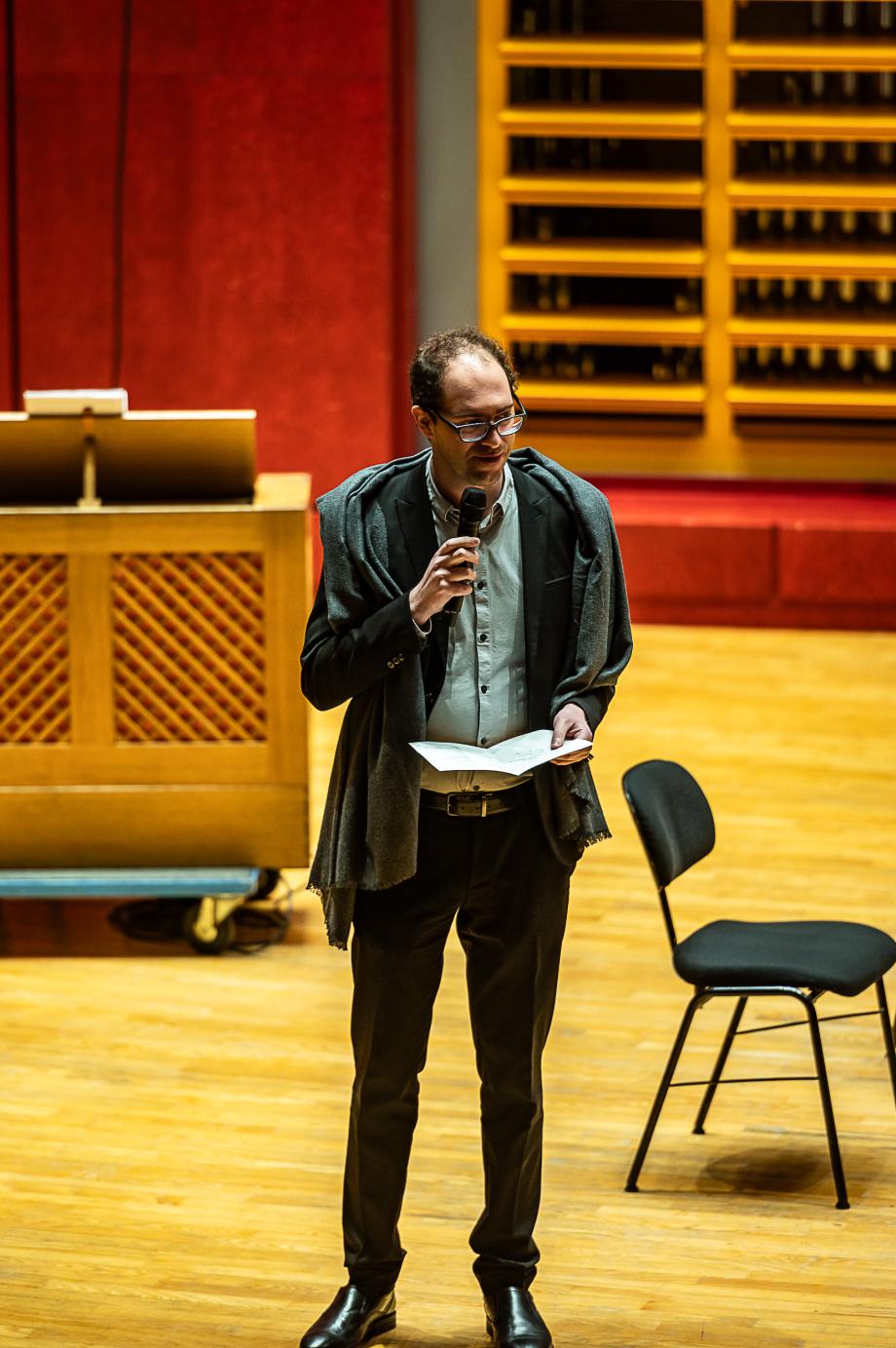 Prof. Dr. Vincent Bernhardt moderiert das Abschlusskonzert vom Tag der Kirchenmusik