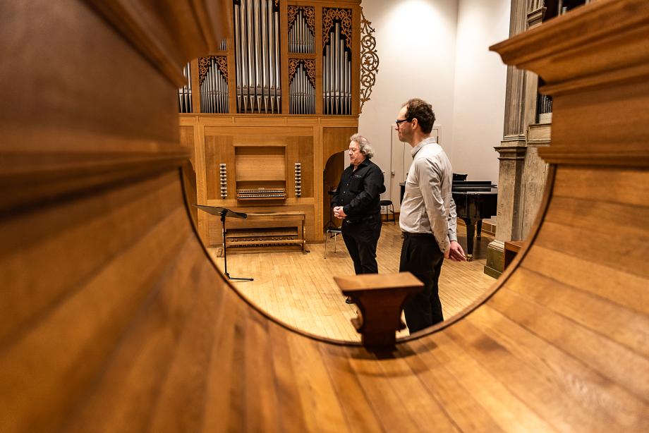 Prof. Johannes Mayr und Prof. Dr. Vincent Bernhardt im Dialog mit den Teilnehmenden des Kirchenmusiktages