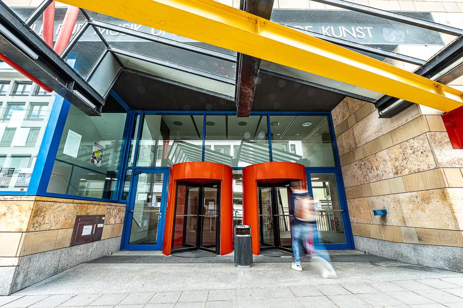 Haupteingang Urbanstraße