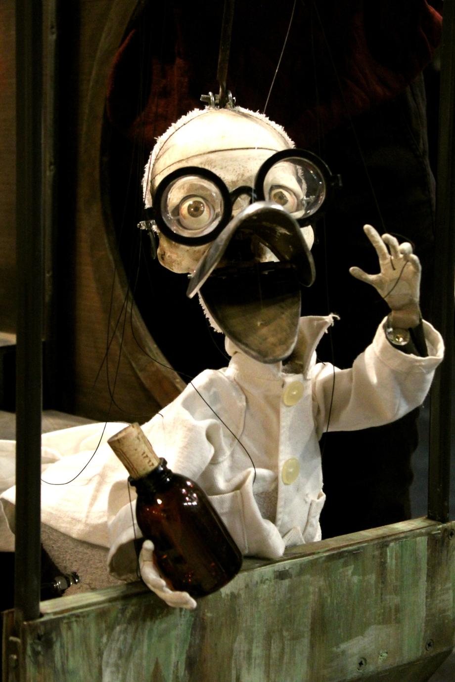 Enten-Marionette als Quacksalber