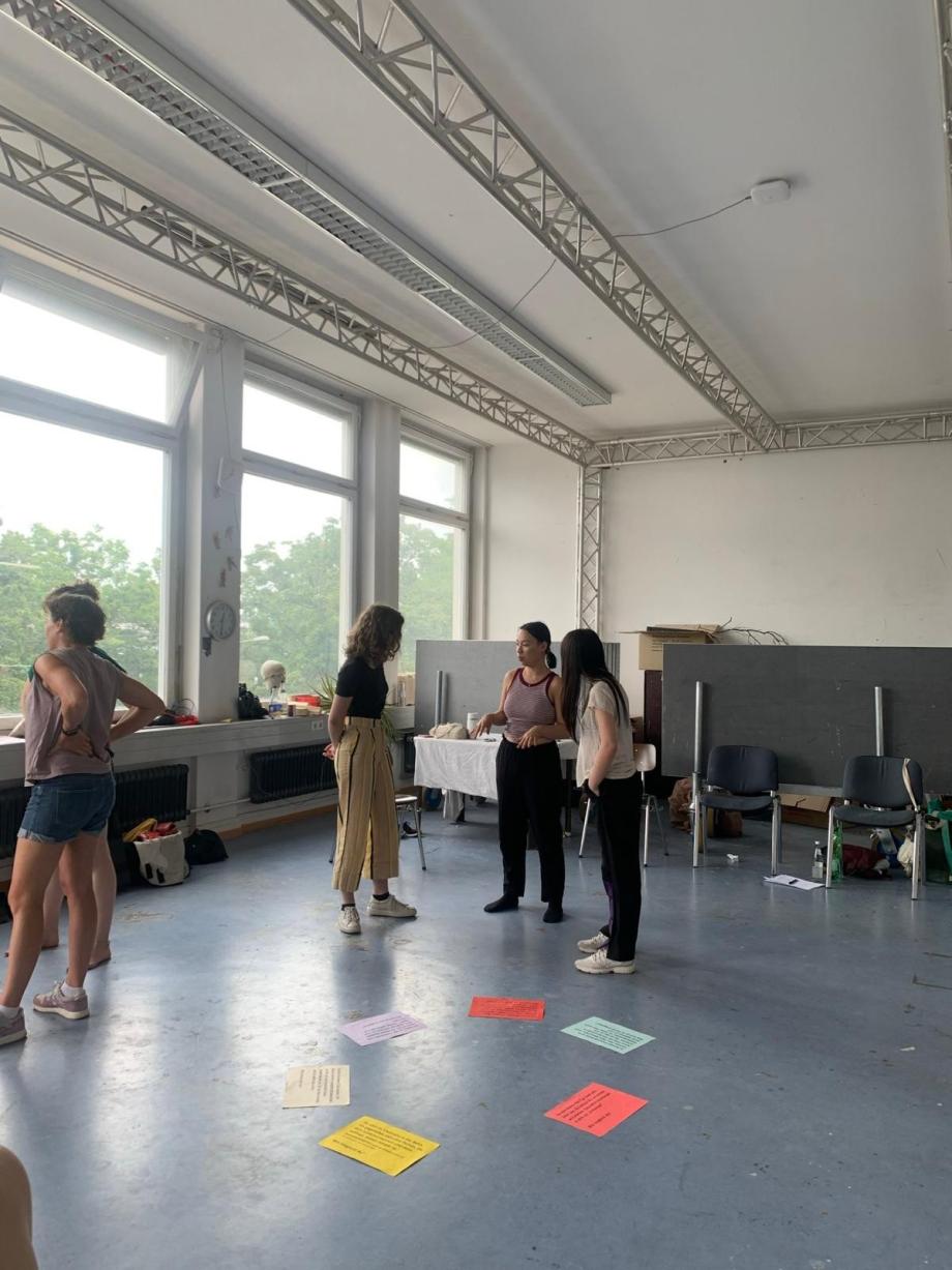 Studierende im Selbstverteidigungs-Workshop