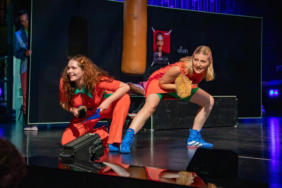 Szenenbild aus der Produktion Die Politiker*