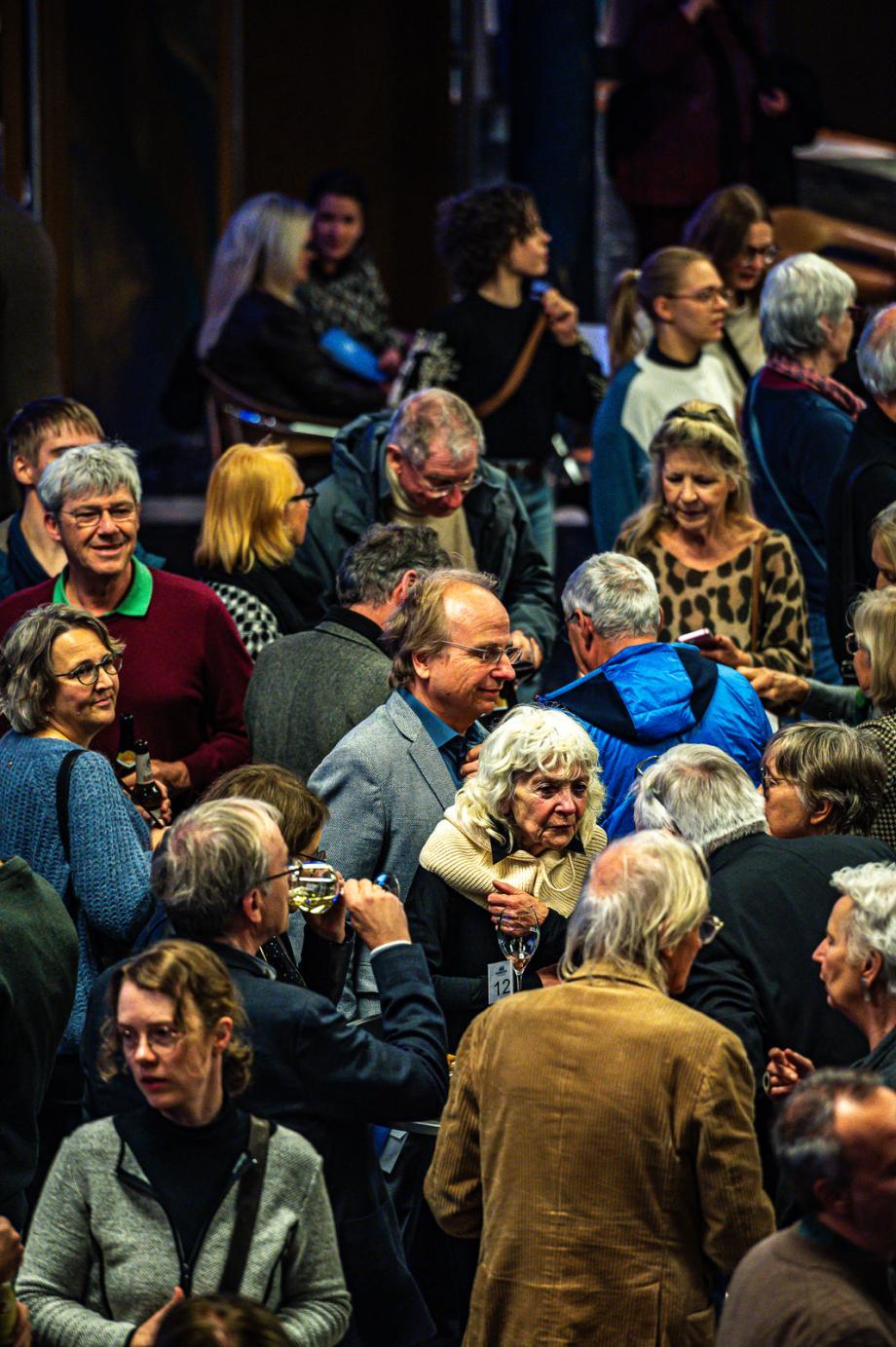 Blick in das Foyer des Beethovensaales bei der Pause des Tributekonzertes.