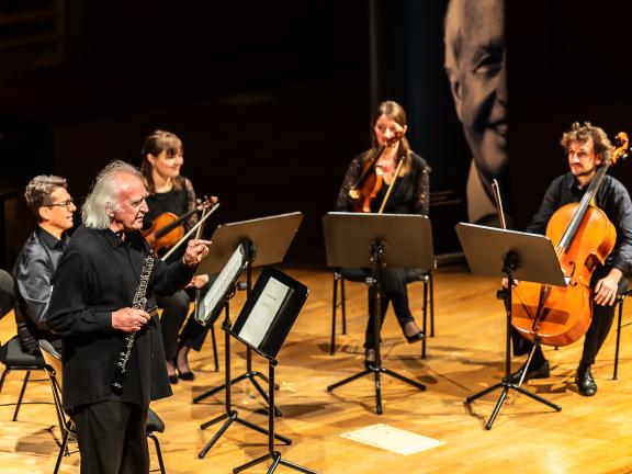 Lajos Lences, Oboe –  Gustavo Surgik, Violine I –  Lilian Heere, Violine II –  Madeleine Przybyl, Viola  – Hugo Rannou, Violoncello
