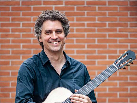 Auf dem Foto ist Tillmann Reinbeck zu sehen.