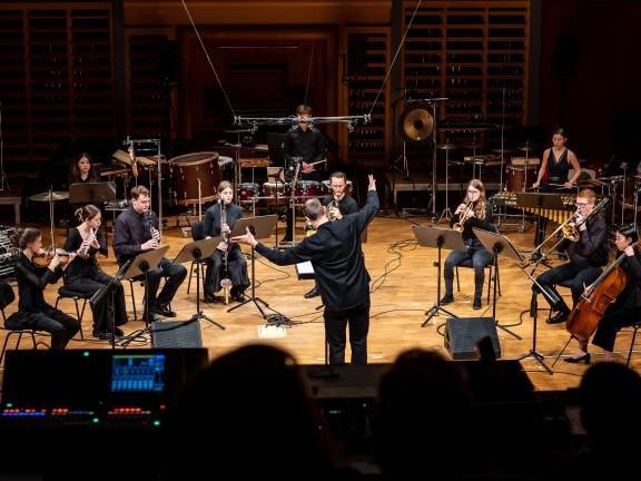 echtzeitEnsemble konzertiert unter der Leitung von Christof M Löser beim werk_statt_festival.